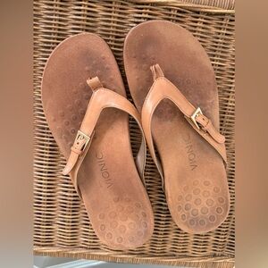 Vionic Leather Flip Flops Sandals | Arch Support | Size 8